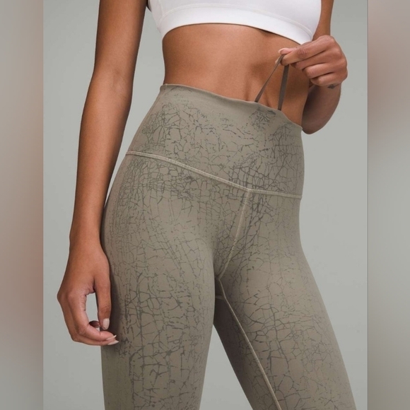 Lululemon Wunder Train High-Rise Tight 25" Thread Dye Rover Black Size 20 - Picture 5 of 10